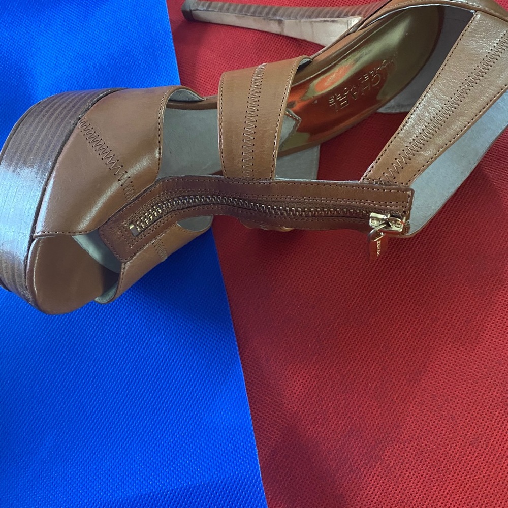 Sandals - Picture 3 of 4